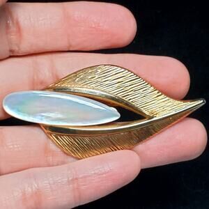 Leaf Tear Drop Mother of Pearl Brooch Unsigned 2.5" Vtg Gold Tone